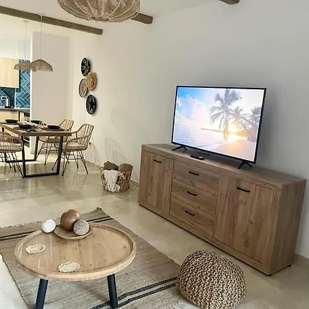 El Nautico Coral - Oceanview Escape Apartment *